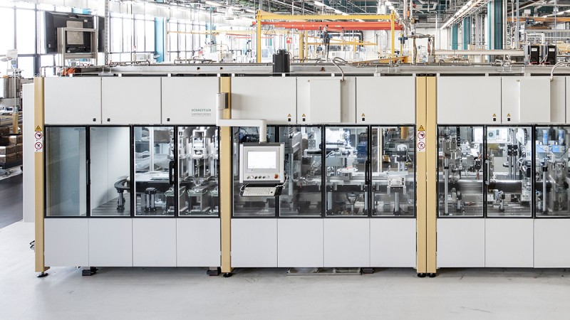 Automatische Montage- und Prüflinie in der Produktion